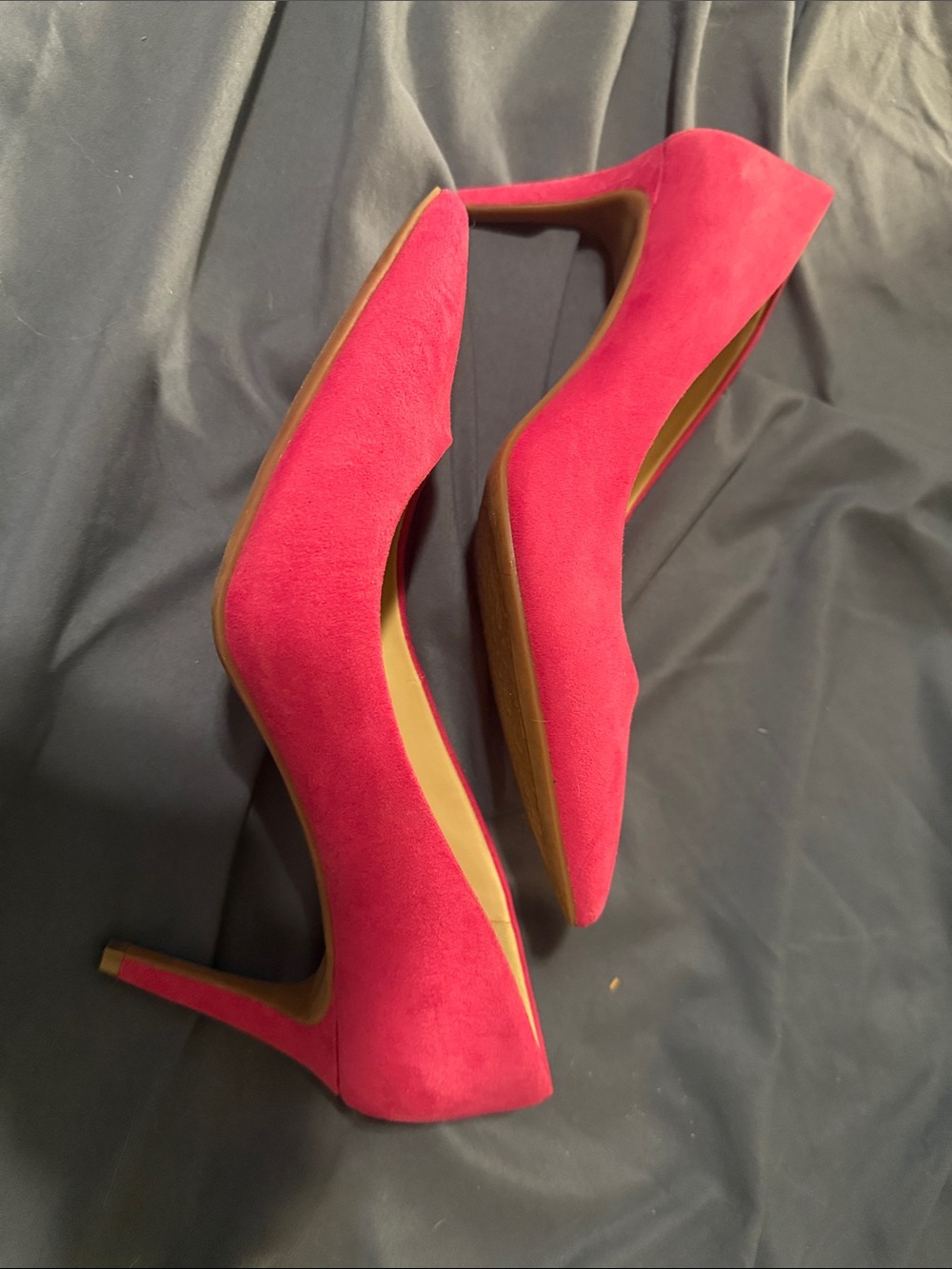 Kelly&Katie Women's Hot Pink Suede Pointed-Toe Pumps